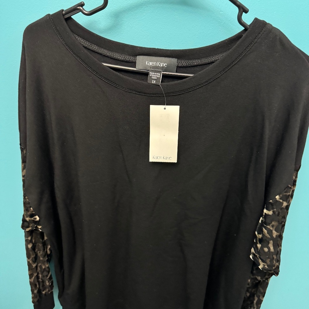 Women’s Karen Kane sweater. NWT
